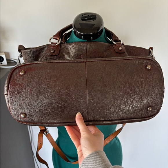 Kattee Brand Elegant two-toned Brown Leather Top Handle Adjustable Strap Bag - Picture 4 of 10